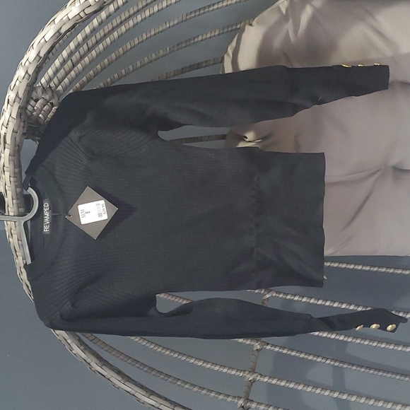 Sweater - Picture 1 of 3